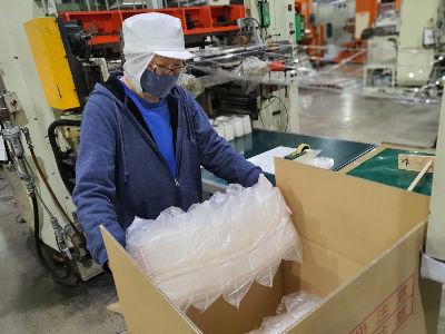 未経験者歓迎！食品包装容器類製造工場の仕事です○繁忙期以外残業ほぼ無し○転勤無し