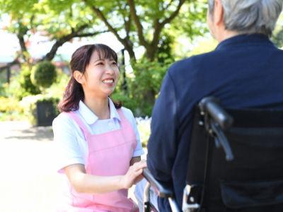 ＼2022年4月新規オープンの特養施設／入社のタイミングも相談可能です♪
