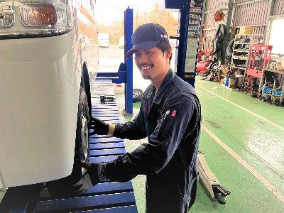 ＼未経験の方！全面的に応援します／自動車整備士募集中♪年間休日115日の働きやすい職場です♪