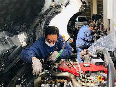 30代～60代の男性整備スタッフ13名活躍中！勤続10年以上のスタッフが多く、定着率バツグン◎