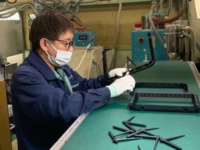 工場内軽作業及び配達スタッフ急募！新規業務好調に伴い、スタッフ増員募集！幅広い年齢層のスタッフが活躍中です☆