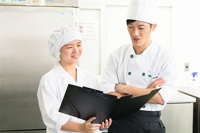 調理師　正社員／車OK／給食未経験歓迎/飲食店経験者歓迎/経験を活かして美味しい食事を提供しましょう