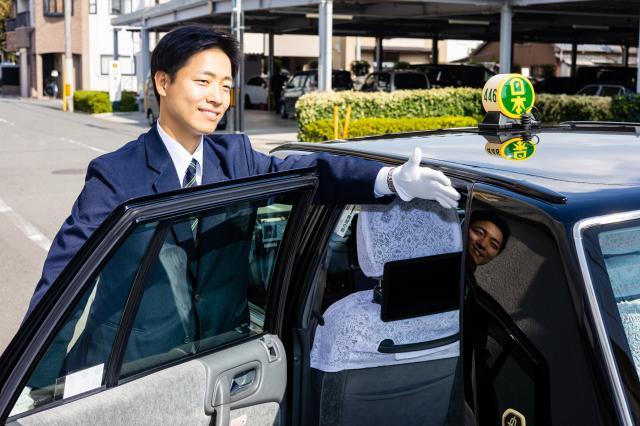 【タクシー乗務員】20代若手活躍中！休日多め×残業少なめ！未経験からのスタート大歓迎！