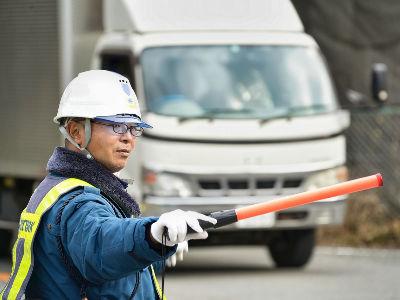 年間休日144日！週平均3日休み！週休3日制！通勤可能範囲での勤務！新規開設の営業所で交通誘導警...