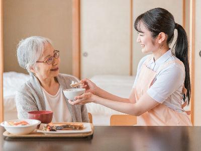 ＼介護業界で働くのが初めて・ブランクの方OK／＼年齢不問で長く働ける／＼定着率の良い環境／守口市...