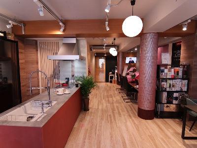 《2022年9月にMyReformマルワ四条店オープンしたばかり！》建築リフォーム営業スタッフ募...