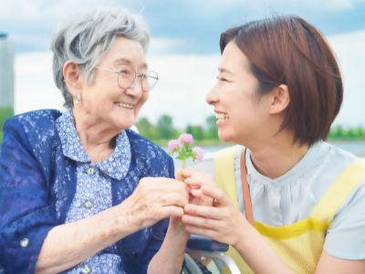 駅近！|小規模多機能ホームの介護職員（正職員）募集中！|20代～40代が活躍中！