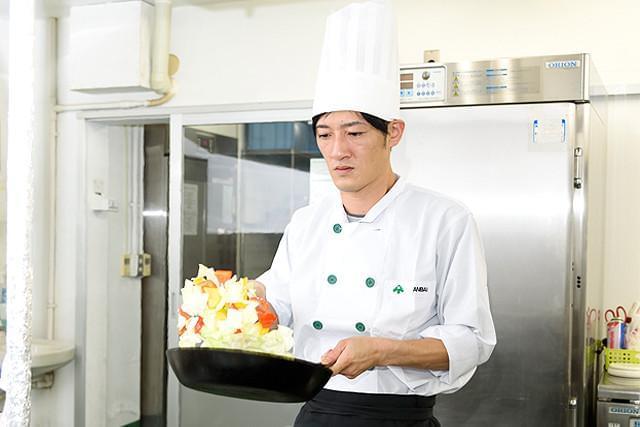 交野市／調理師正社員／バイク通勤OK！／委託給食地域Ｎｏ.１を目指しともに成長しませんか？