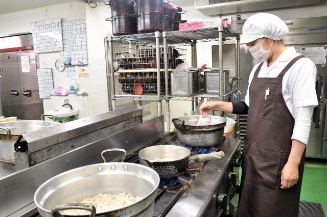 【調理師／正社員】★入社日はご相談ください！★昇給・賞与あり｜交通費規定支給｜車通勤OK！