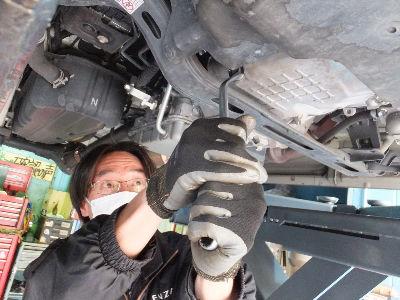 正社員募集！タイヤ・カー用品の取付や販売をして頂くお仕事です！未経験からスタート大歓迎！採用率ア...