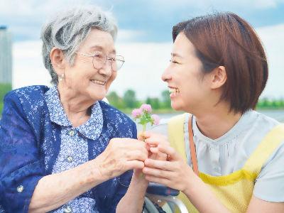 介護付き有料老人ホームの夜勤専従介護スタッフ