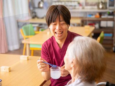 ＊オープニングスタッフ＊老人ホームの介護職員【採用強化中】まずは「応募する」よりご応募ください＊