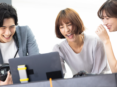 学歴等一切不問で月収30万〜スタート！充実の研修制度で未経験でも安心！キッズフォトスタジオや結婚...