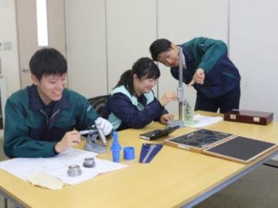 ★勤務地限定正社員★　年間休日122日！80%未経験者活躍中！充実した研修（OJT）にて活躍者多...