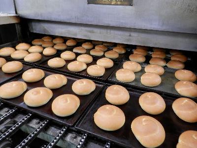 ＼未経験OK／＼長期休暇あり／学校給食用パンの製造スタッフ（正社員）募集中！