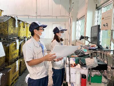 自動車用部品の生産補助スタッフ（工場内作業）募集！検査業務や簡単なPC入力作業など＊土日休みで働...
