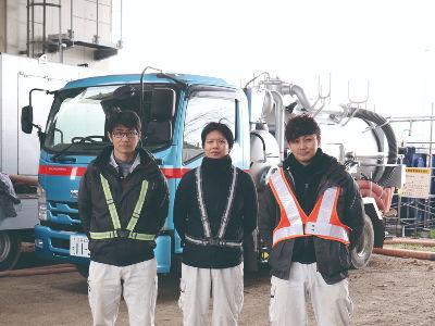 幅広い世代のスタッフが未経験から活躍中！専門技術のウォータージェット工法を生かした橋脚修繕のお仕...