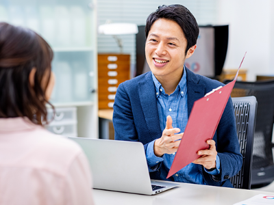 年齢・学歴不問＆未経験でも月収24万〜スタート！管理業務をしていただく店長候補を募集中です♪