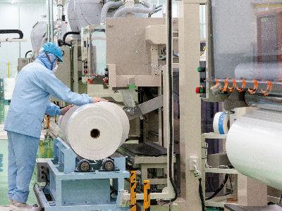 経験・資格・性別不問！賞与4ヵ月分！空調完備の清潔な工場で食品ラベルなどのシールを作りませんか？
