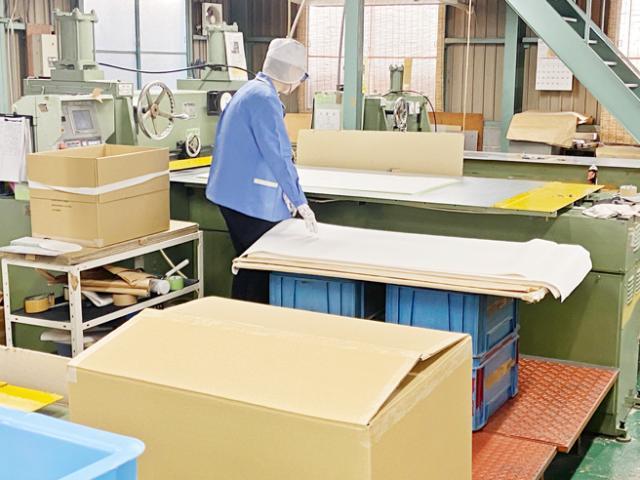 【大阪市鶴見区】工場内作業スタッフ／日勤帯／昇給・賞与あり／未経験歓迎／男性活躍中！
