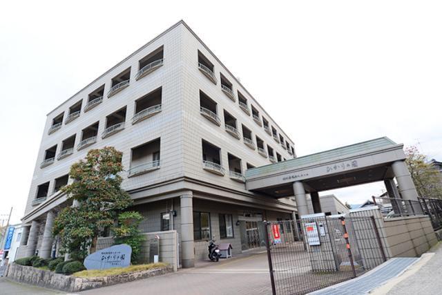 【介護スタッフ】＼増床に伴う正職員募集！／有休消化率高め！残業ほぼナシで生活リズムも安定！